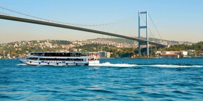 İstanbul Boğazı gemi geçişlerine kapatıldı