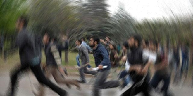 Adana'da akrabalar aras�nda tarla kavgas�: 11 yaral�