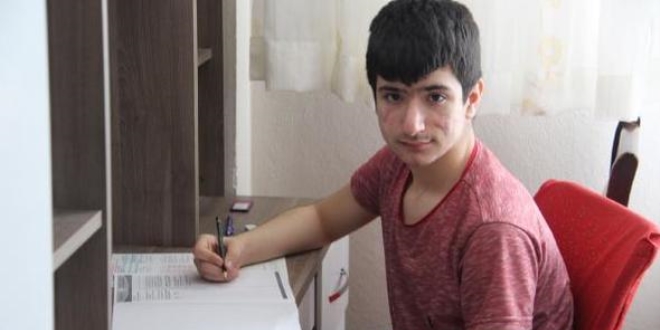 Kanser tedavisi gören Furkan, LGS'ye evinde girdi