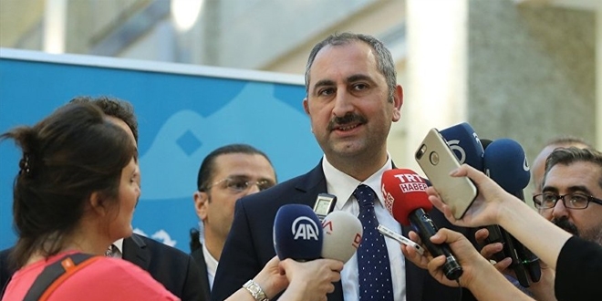 Gül: 'Eksik var' dedikleri belgeleri getirmek zorundalar