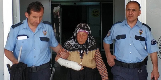Dilenmiyor diye ya�l� kad�n� d�verek hastanelik ettiler