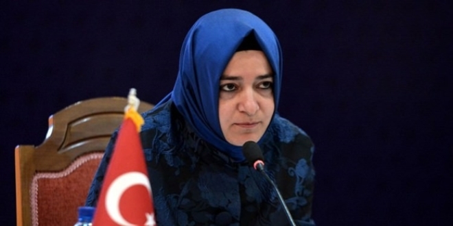 Bakan Kaya, babayı kızlarını okula göndermeye ikna etti