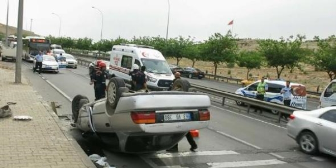 Şanlıurfa'da hafif ticari araç devrildi: 7 yaralı