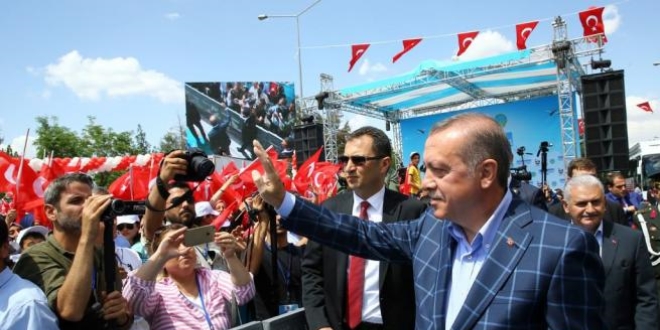 Cumhurbakan Erdoan'a Diyarbakr'da sevgi seli