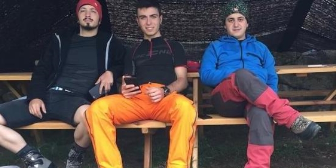 3 da�c�, yo�un sis nedeniyle mahsur kald� ekipler seferber oldu