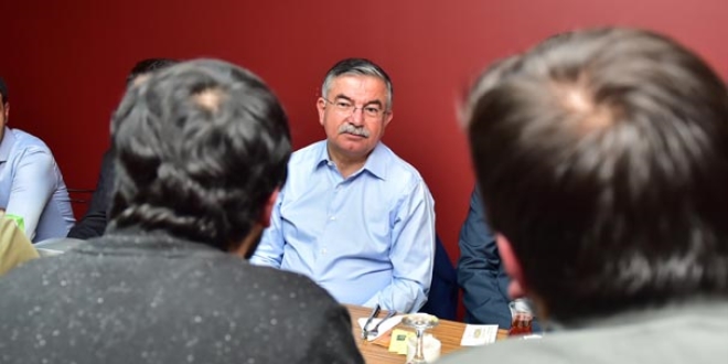 Bakan Y�lmaz, sahurda ��rencilerle bir araya geldi
