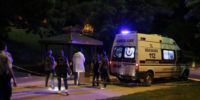 Ankara'da parkta oturanlara ate edildi: 3 yaral