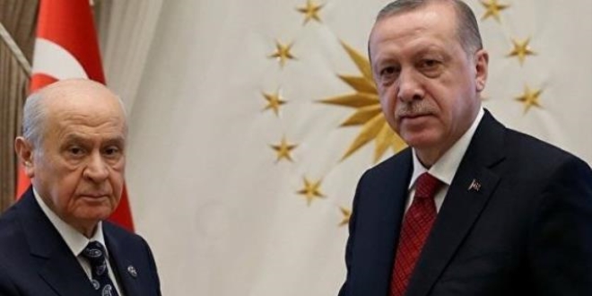 AK Parti, MHP ile ittifak�n muhasebesini yap�yor