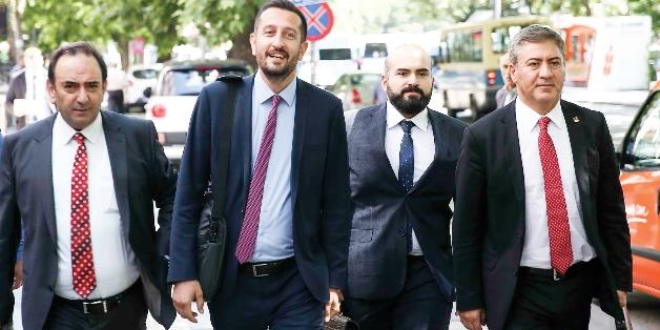 CHP'nin 'inceleme' heyetinde FET'c avukat iddias