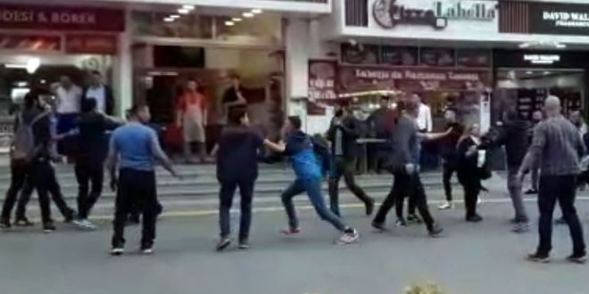HDP'liler ile karşıt görüşlü grup birbirine girdi