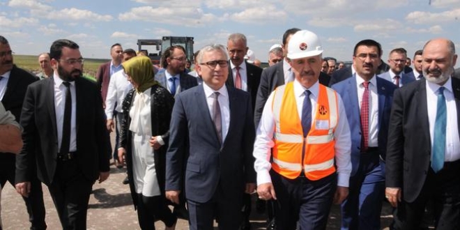 Bakan Arslan'dan o ile havalimanı ve hızlı tren müjdesi