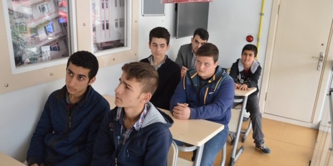 Depremi simülasyon tırında yaşayarak öğreniyorlar