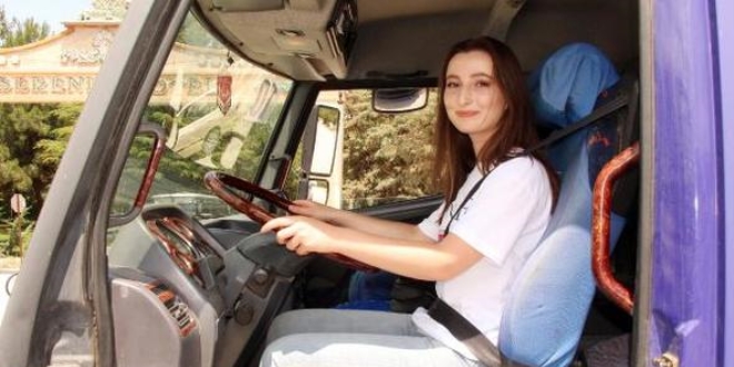 İtfaiyeci olmak için kamyon ehliyeti aldı