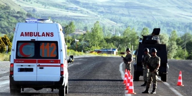 Hakkari'de askeri konvoyun geçişi sırasında patlama