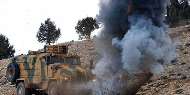 Askeri aracın geçişi sırasında patlama: 4 asker hafif yaralı