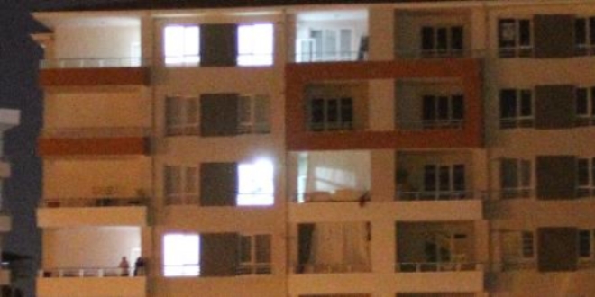 Be�inci kat�n balkonundan d��en �ocuk hayat�n� kaybetti