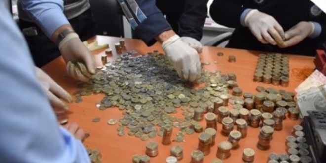 Dilenerek 2 saatte 645 lira topladılar