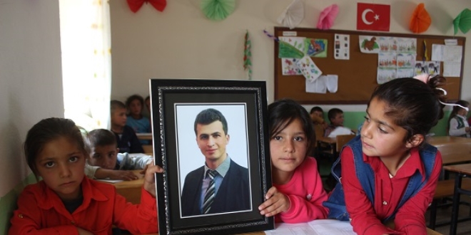 Şehit öğretmenin okulunda buruk karne sevinci