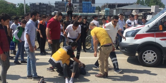 Karnesini alıp, eve giderken trafik kazasında yaralandı
