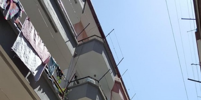 4'üncü kattan düşen Zeynep'i çamaşır ipleri kurtardı