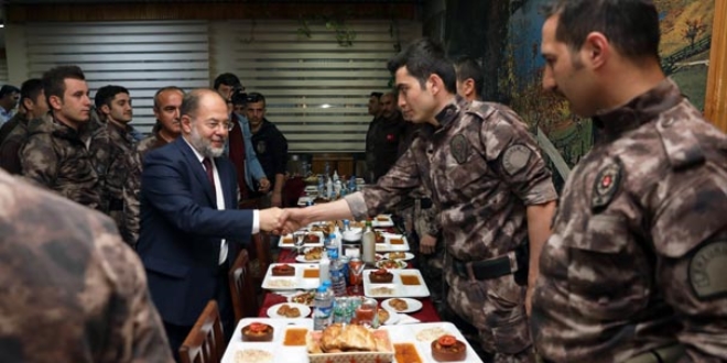 Akdağ: Amerikan filmlerindeki Ramboların hepsi yalan