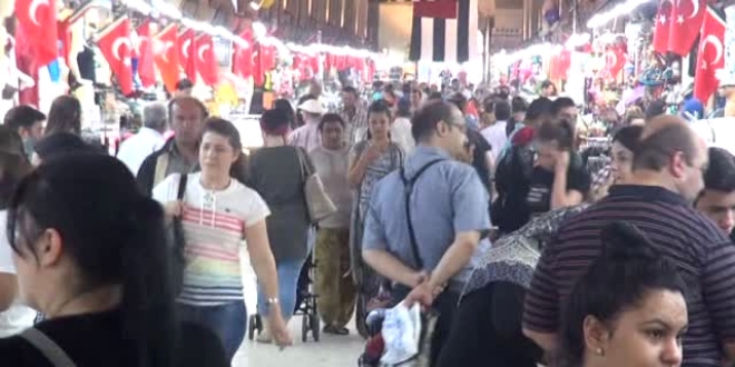 Tarihi çarşılarda bayram hareketliliği