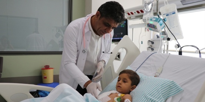 Doktorun dikkati 6 yaşındaki çocuğu kurtardı