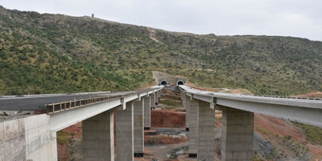 Ter�r�n geciktirdi�i karayolunda sona do�ru