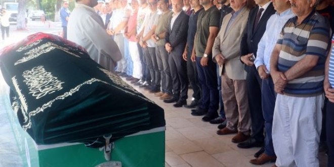 Kazada ölen anne ile bebeği aynı mezara konuldu