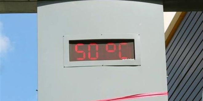 Termometreyi görenler şoka girdi! 50 dereceyi gördü