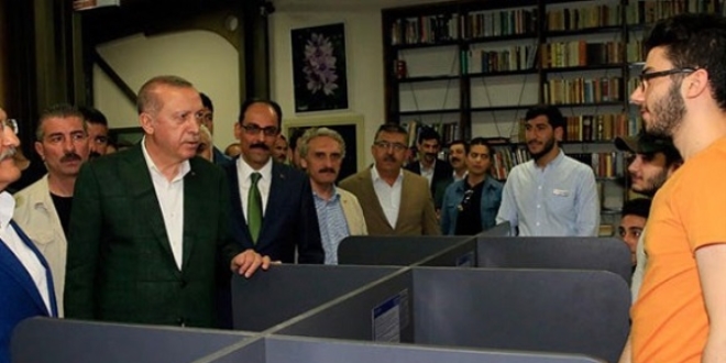 Erdoğan'dan Zeytinburnu Şehir Kütüphanesine ziyaret
