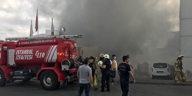 Gaziosmanpaşa'da tekstil fabrikasında yangın