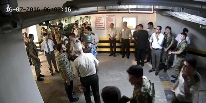 Darbeci subaydan 'silah� fotomontajla elime tutturmu�lar' savunmas�