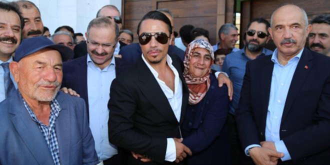 Nusret köyüne külliye yaptırdı