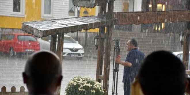 Kayseri'ye dolu yağdı, Bakan Bak'ın programı değişti