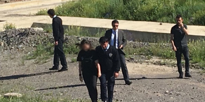 �ntihara te�ebb�ste bulunan liseli k�z�n hayat�n� polis kurtard�