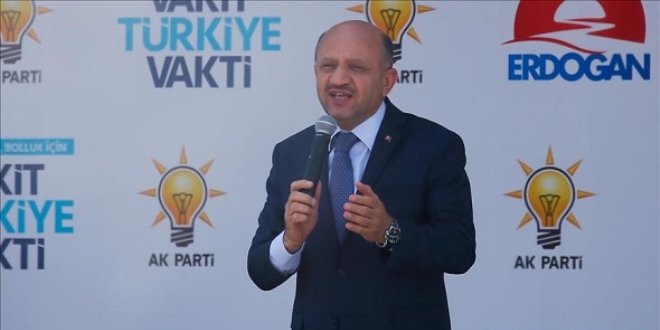 Fikri Işık: Kıraathaneyle kahvehanenin farkını dahi bilmiyorlar