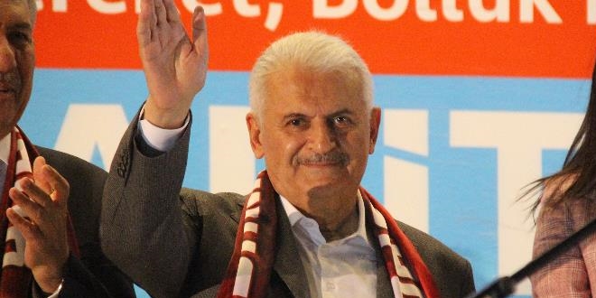 Binali Yıldırım: Kandil'de yuvalarını başlarına yıkacağız