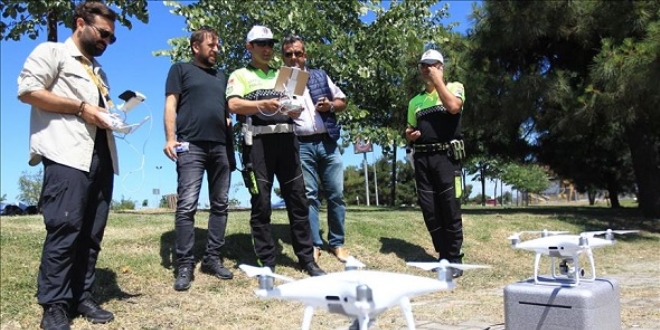 Samsun'da bayram ncesi 'drone' ile trafik denetimi