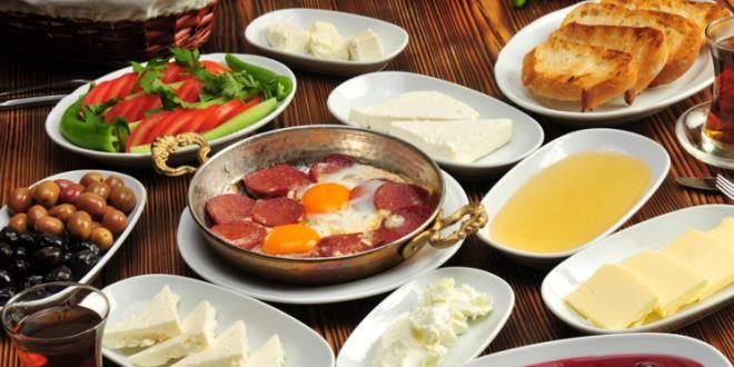 Bayram sabahı kahvaltısında kavurma ve kızartma olmamalı!