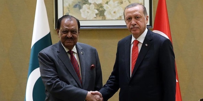 Erdoğan, Pakistan Cumhurbaşkanı Hüseyin ile bayramlaştı