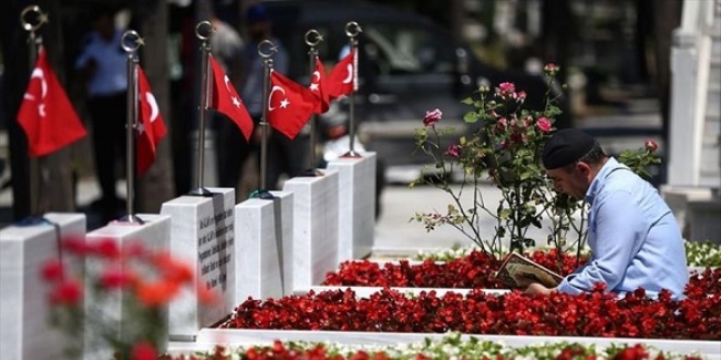 15 Temmuz Şehitliği'nde bayram arifesi