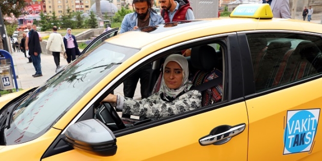 Milletvekili adayı seçim çalışmasını 'Vakit Taksi'de yaptı