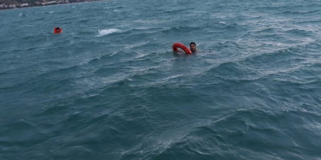 Deniz bisikleti alabora olunca... Korku dolu anlar