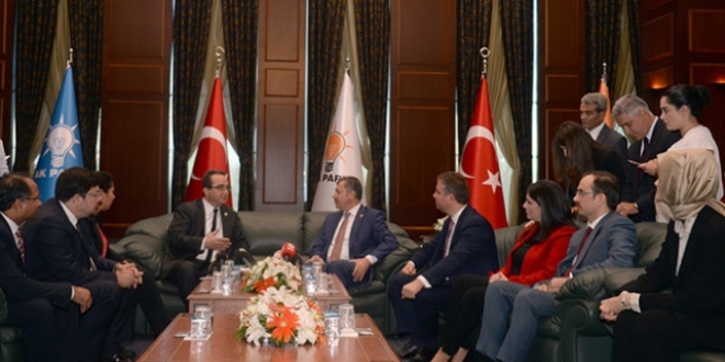 Siyasi partilerde bayramlaşma etkinliği devam ediyor