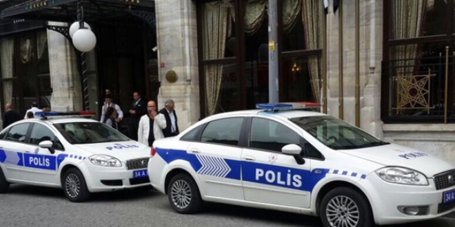 Polis otosu 'gelin arabası' oldu