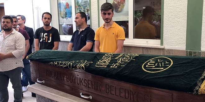 Eskişehir'de kazada ölen üniversiteli toprağa verildi