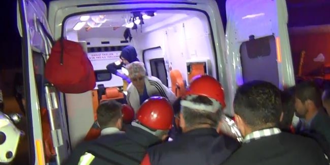 Kırıkkale'de iki otomobil çarpıştı: 8 yaralı