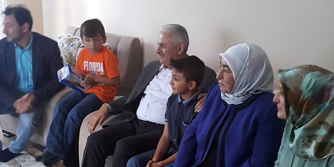 Başbakan Yıldırım çay davetini geri çevirmedi