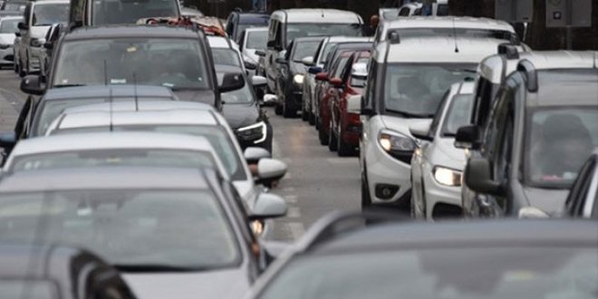 Bayram d�n��� erken ba�lad�! Kuyru�un sonu g�z�km�yor